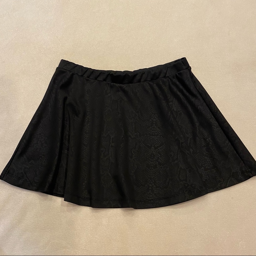 Women’s Flared Black Snake Skin Elastic Waist Skirt Size XL